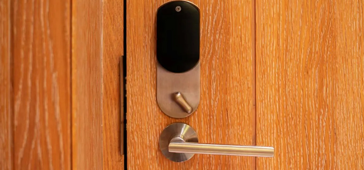 Automatic Locking Door Knob La Puente